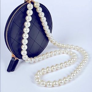 Quilted Round Clutch W/long Pearl Strap handbag